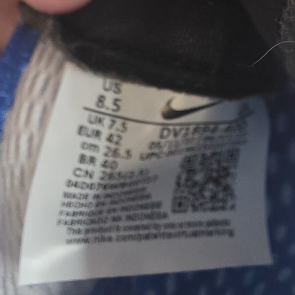 Nike Mens Blue and Black Sneakers - Picture 4 of 4